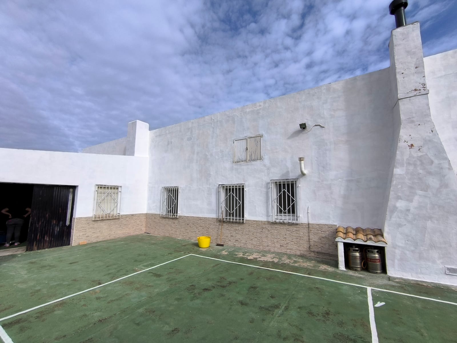 Charismatic reformed country villa located in Las Virtudes, set on a flat, fenced plot of almost 3,0