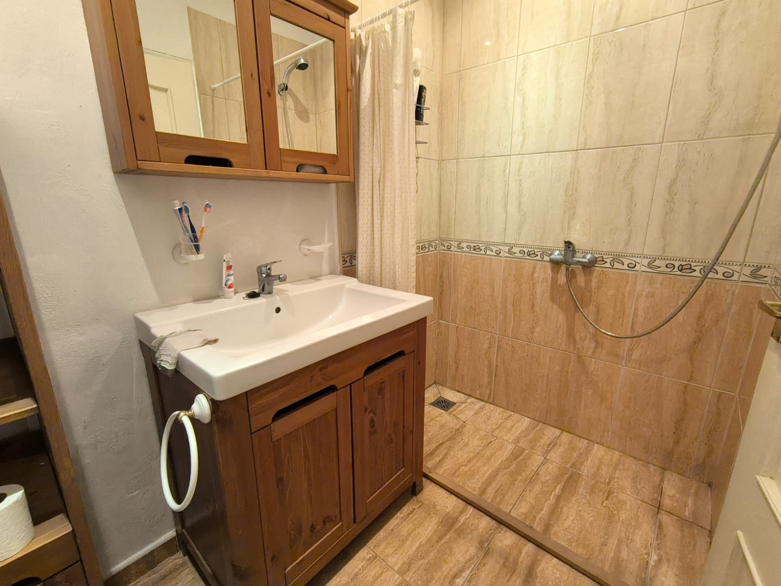 Bedroom in villa for sale in Villena