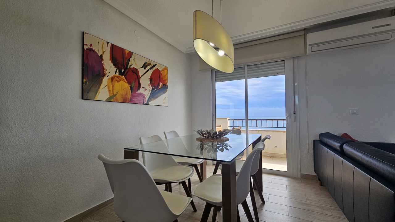 Living room in apartment for sale in Mil Palmeras