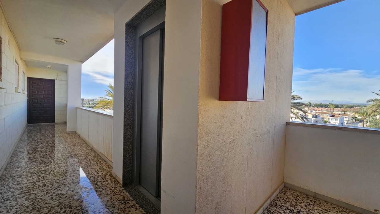 Bedroom in apartment for sale in Mil Palmeras