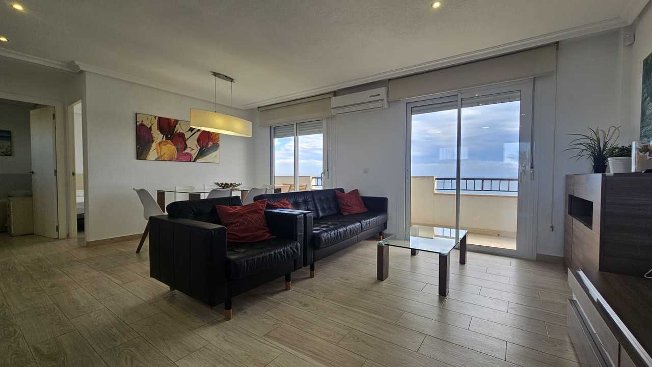 Bedroom in apartment for sale in Mil Palmeras