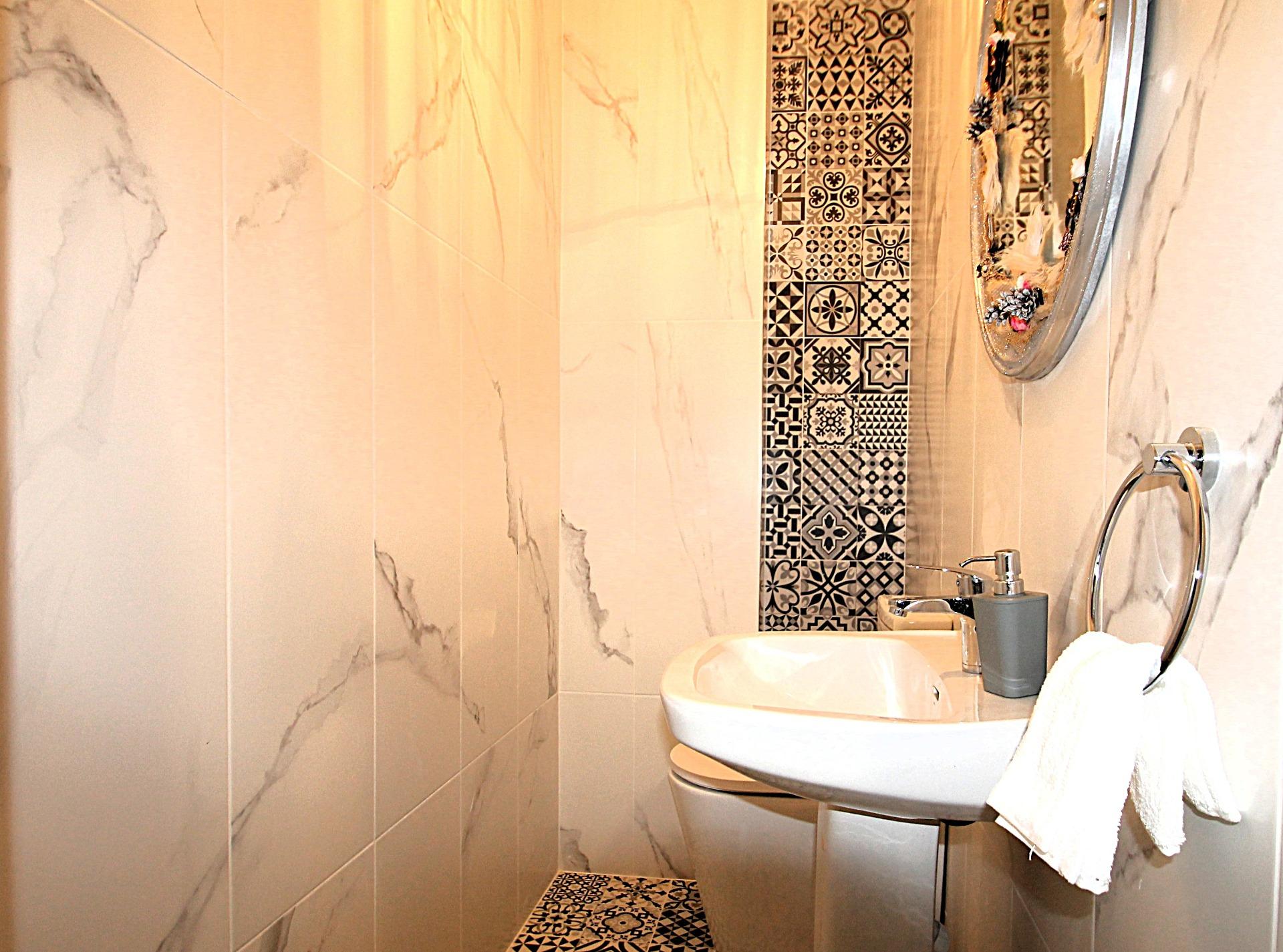 Bathroom in commercial for sale in Torrevieja