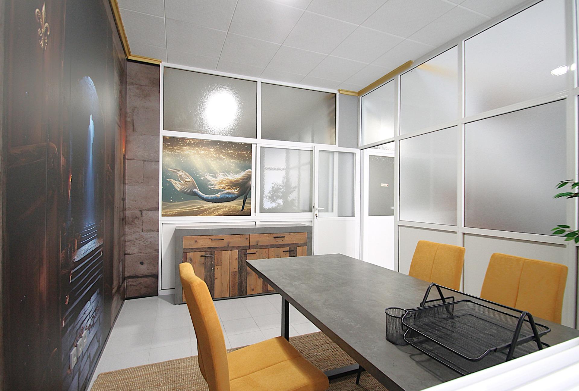 Bedroom in commercial for sale in Torrevieja