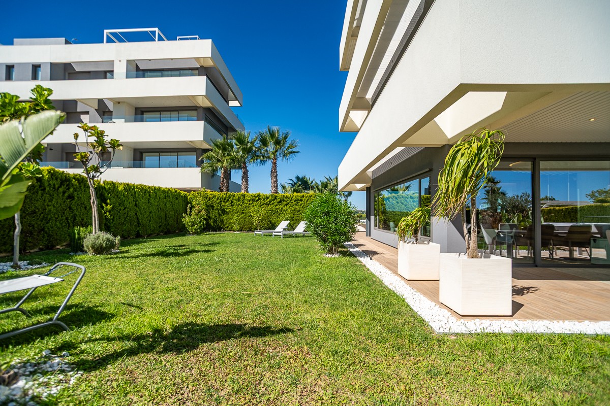 Master bedroom in apartment for sale in Las Colinas Golf