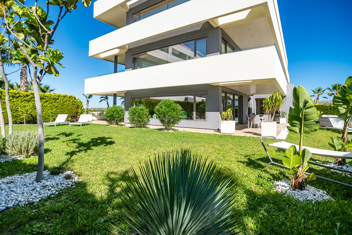 Terrace in apartment for sale in Las Colinas Golf