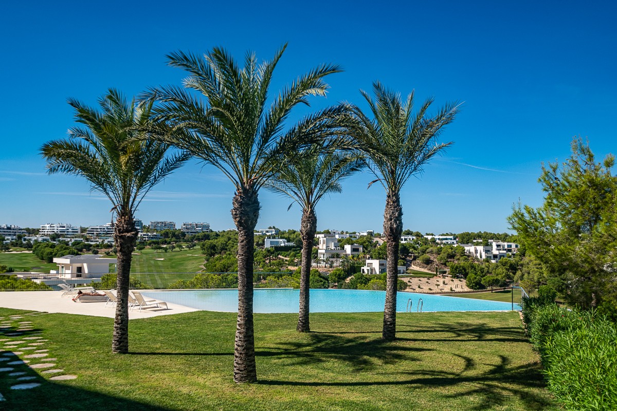Bedroom in apartment for sale in Las Colinas Golf