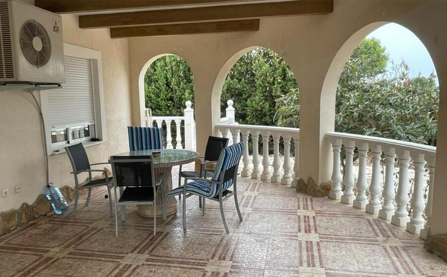 Master bedroom in villa for sale in Daya Vieja