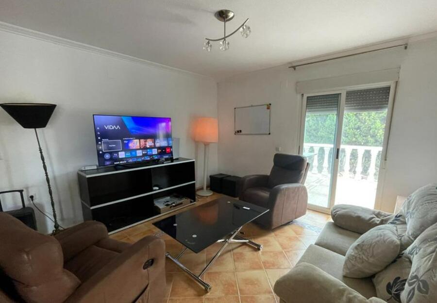 Very nicely situated on the outskirts of the village, this modern detached property is a rare find i