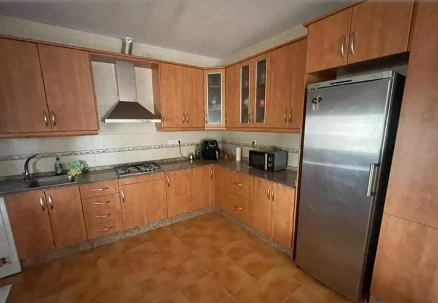 Very nicely situated on the outskirts of the village, this modern detached property is a rare find i