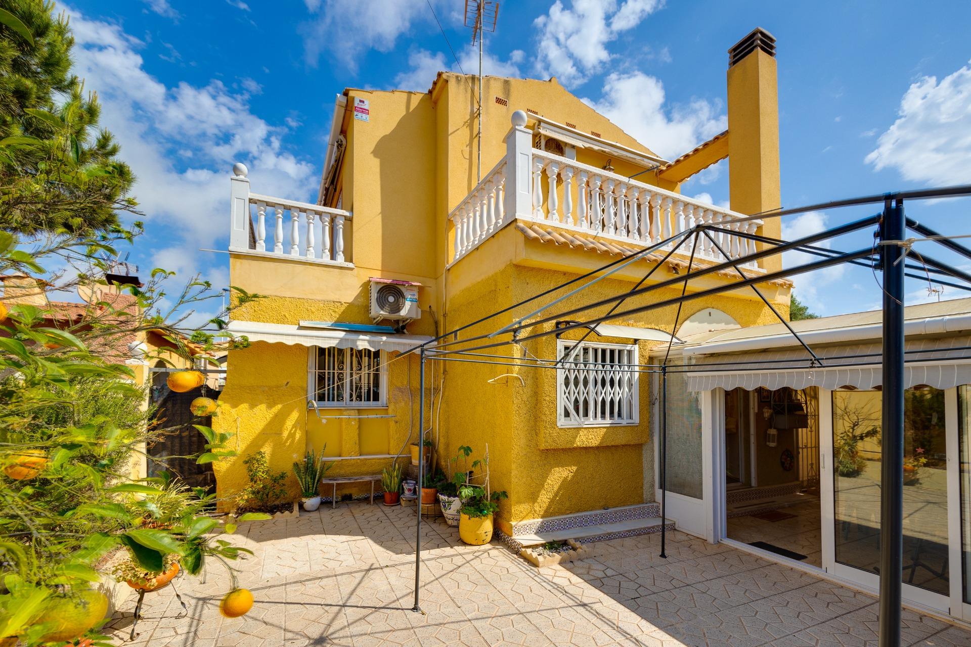 Bedrooms: 4, Bathrooms: 3, Villa in Torrevieja, Alicante, Spain