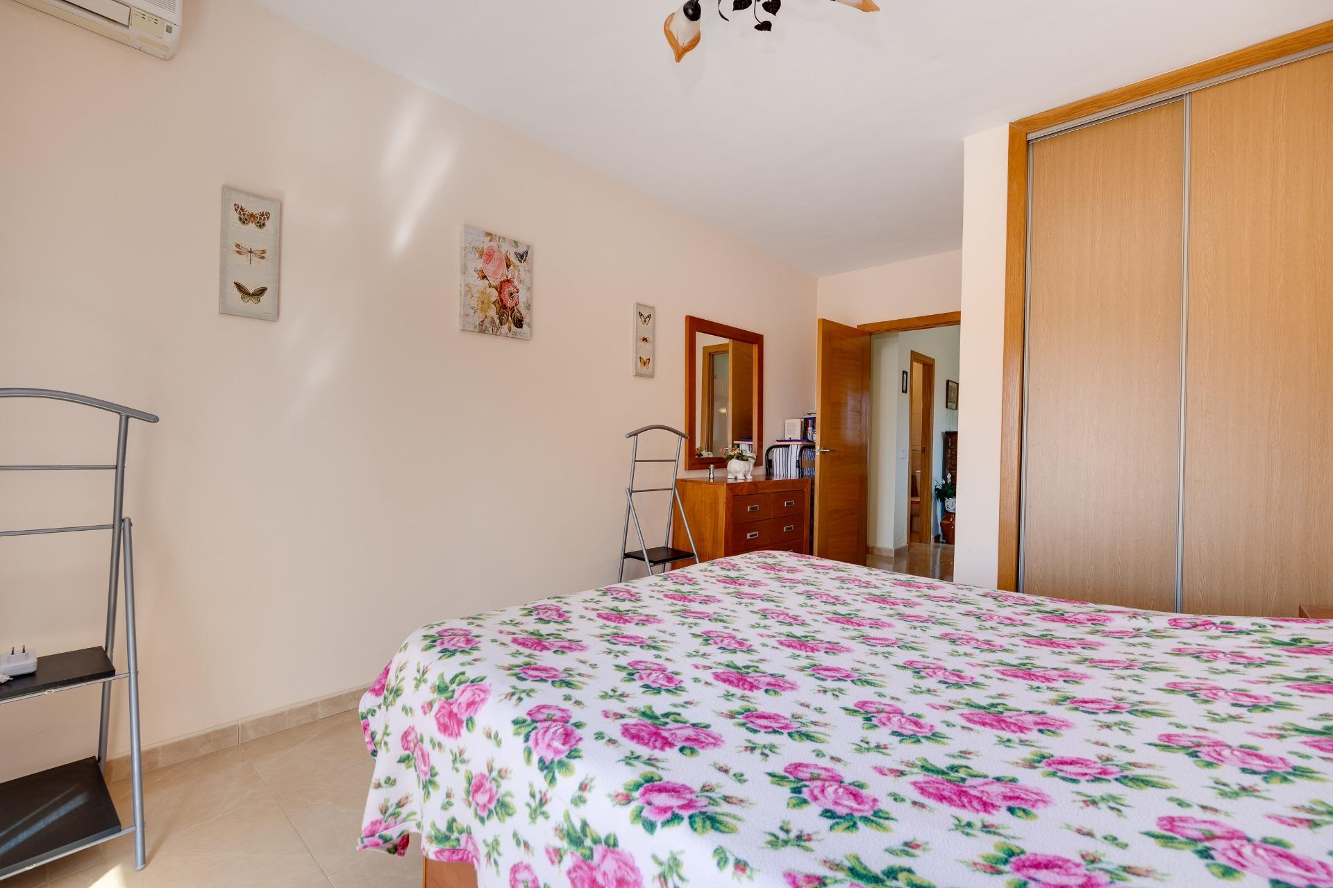 Bedroom in villa for sale in Torrevieja