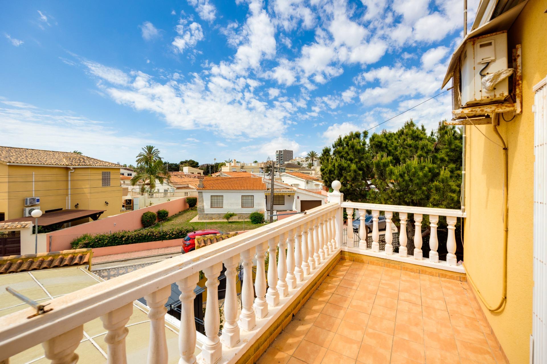 Kitchen in villa for sale in Torrevieja