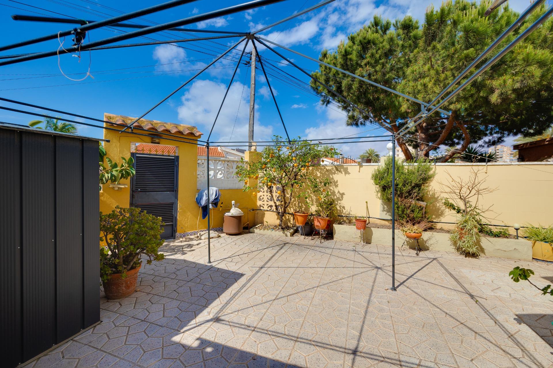 Bedrooms: 4, Bathrooms: 3, Villa in Torrevieja, Alicante, Spain