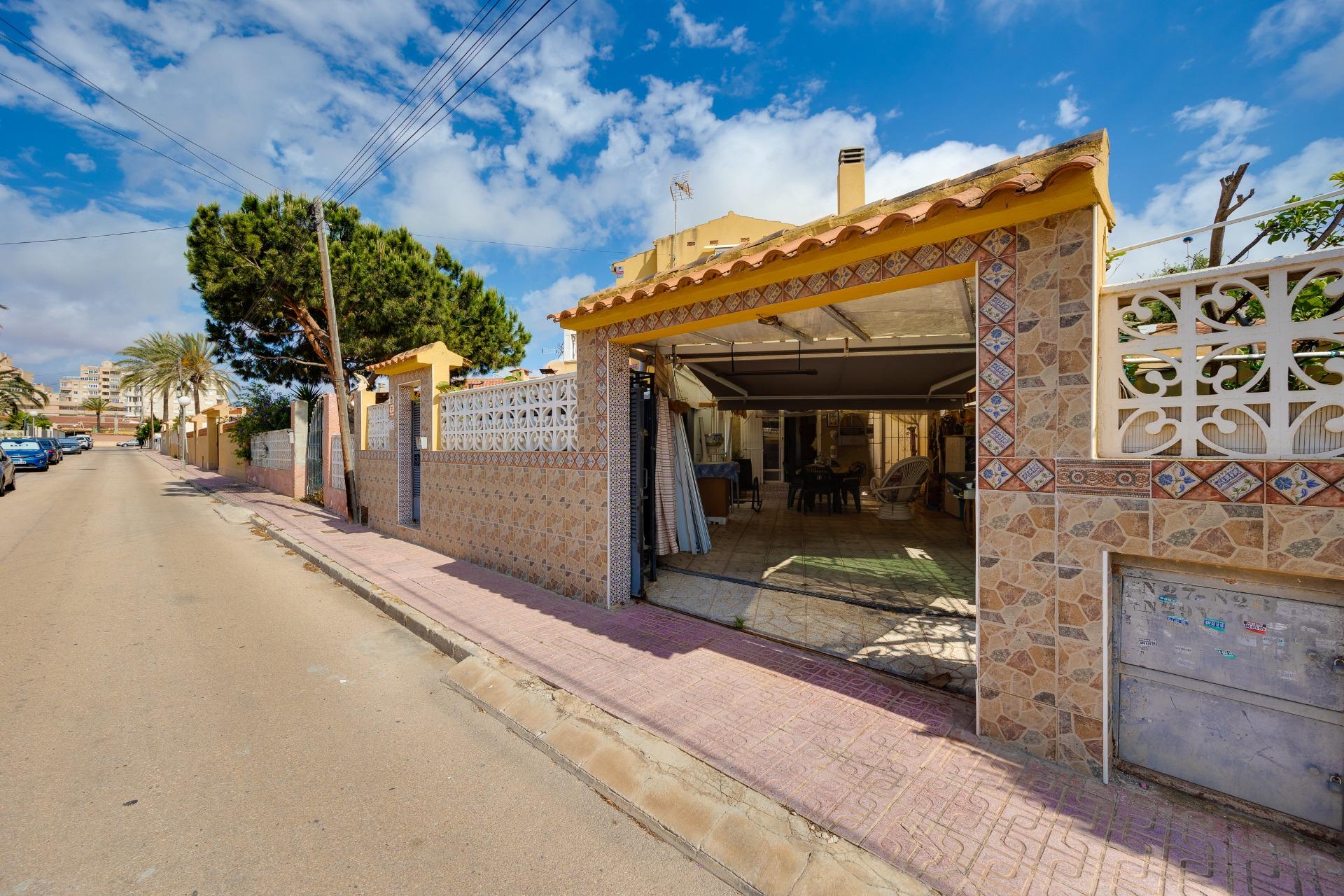 Bedrooms: 4, Bathrooms: 3, Villa in Torrevieja, Alicante, Spain
