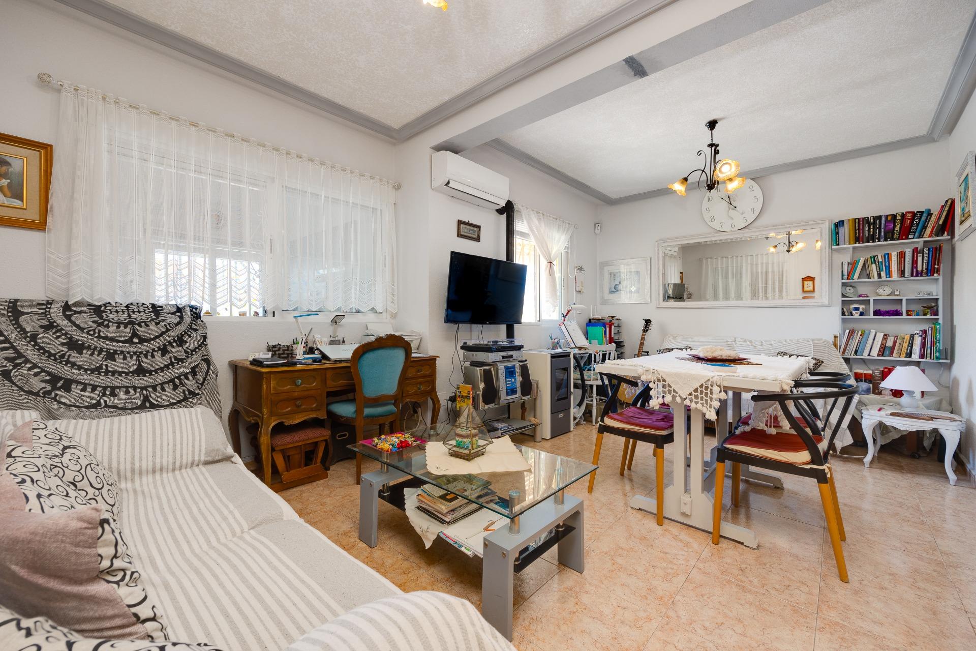 Garden in villa for sale in Torrevieja