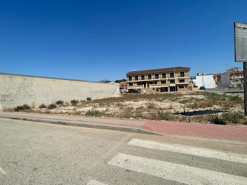 We present this great opportunity; Urban land with an approximate area of 890m2 located in the centr