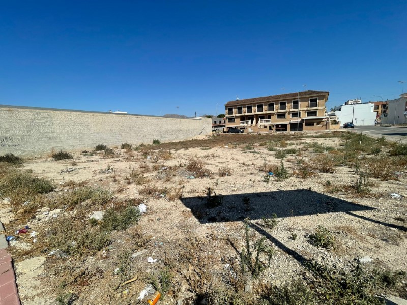 We present this great opportunity; Urban land with an approximate area of 890m2 located in the centr
