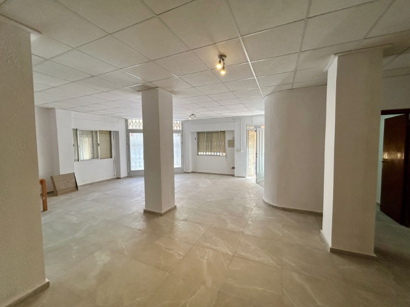Prime Investment Opportunity Near PLAYA DE LOS LOCOS, TorreviejaWelcome to an exceptional investment