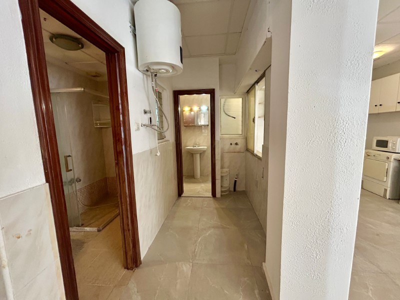 Prime Investment Opportunity Near PLAYA DE LOS LOCOS, TorreviejaWelcome to an exceptional investment