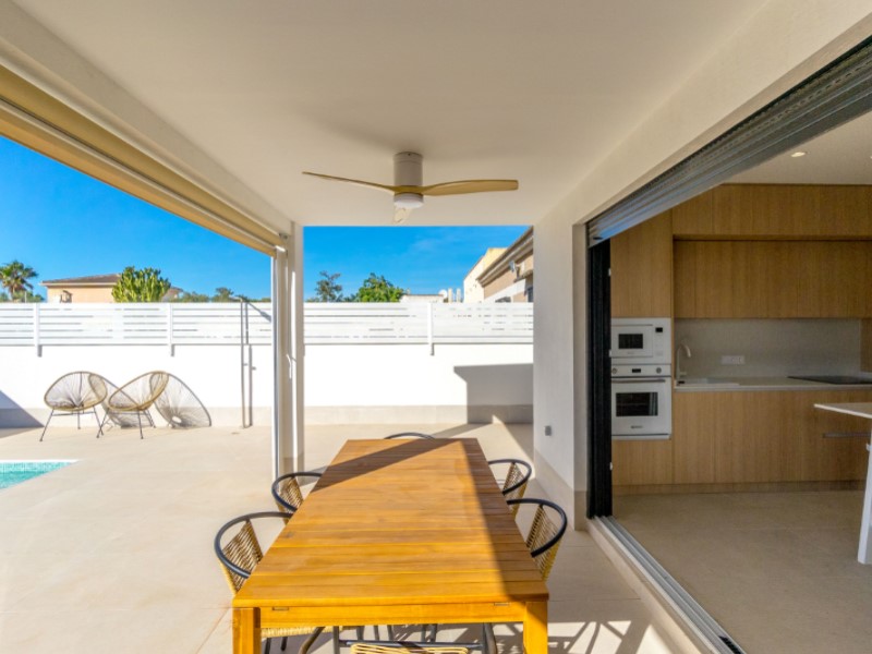 Bedroom in villa for sale in Torrevieja