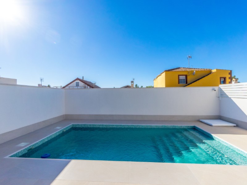 Master bedroom in villa for sale in Torrevieja