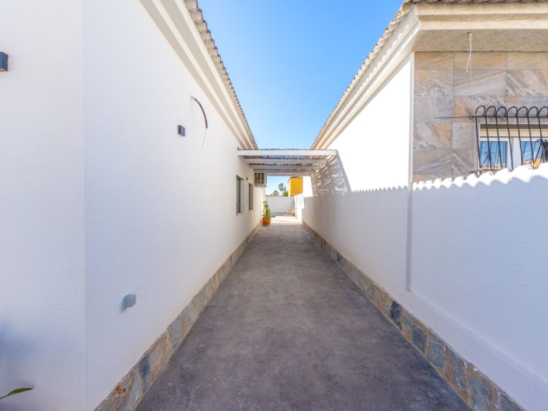 Terrace in villa for sale in Torrevieja