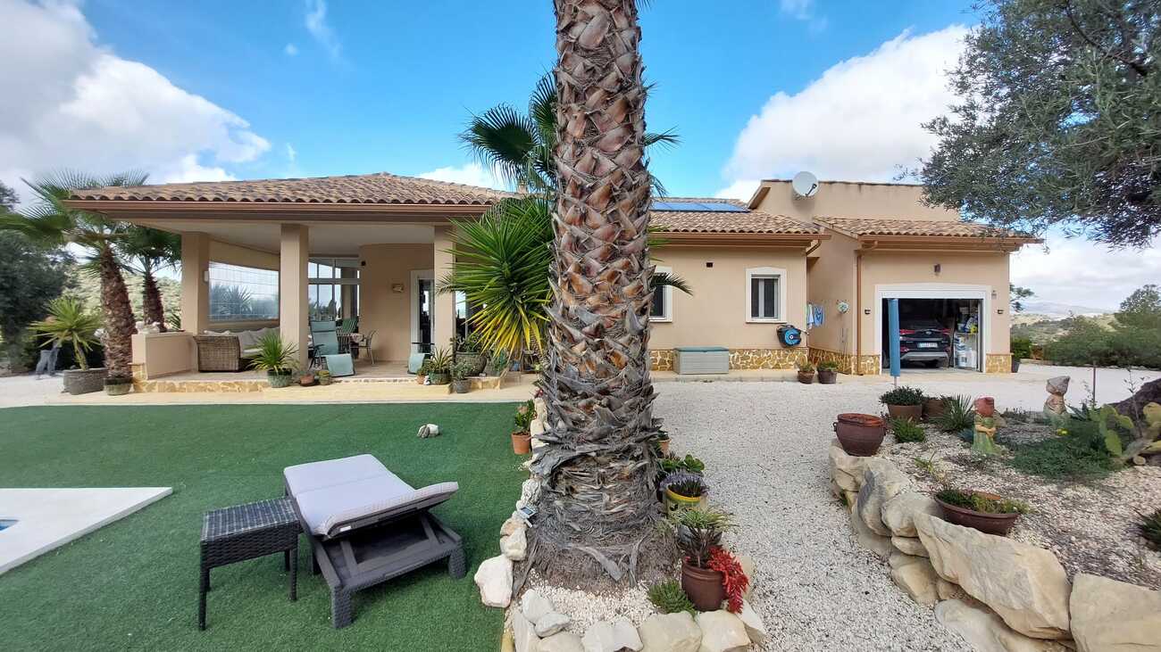 Terrace in villa for sale in Abanilla