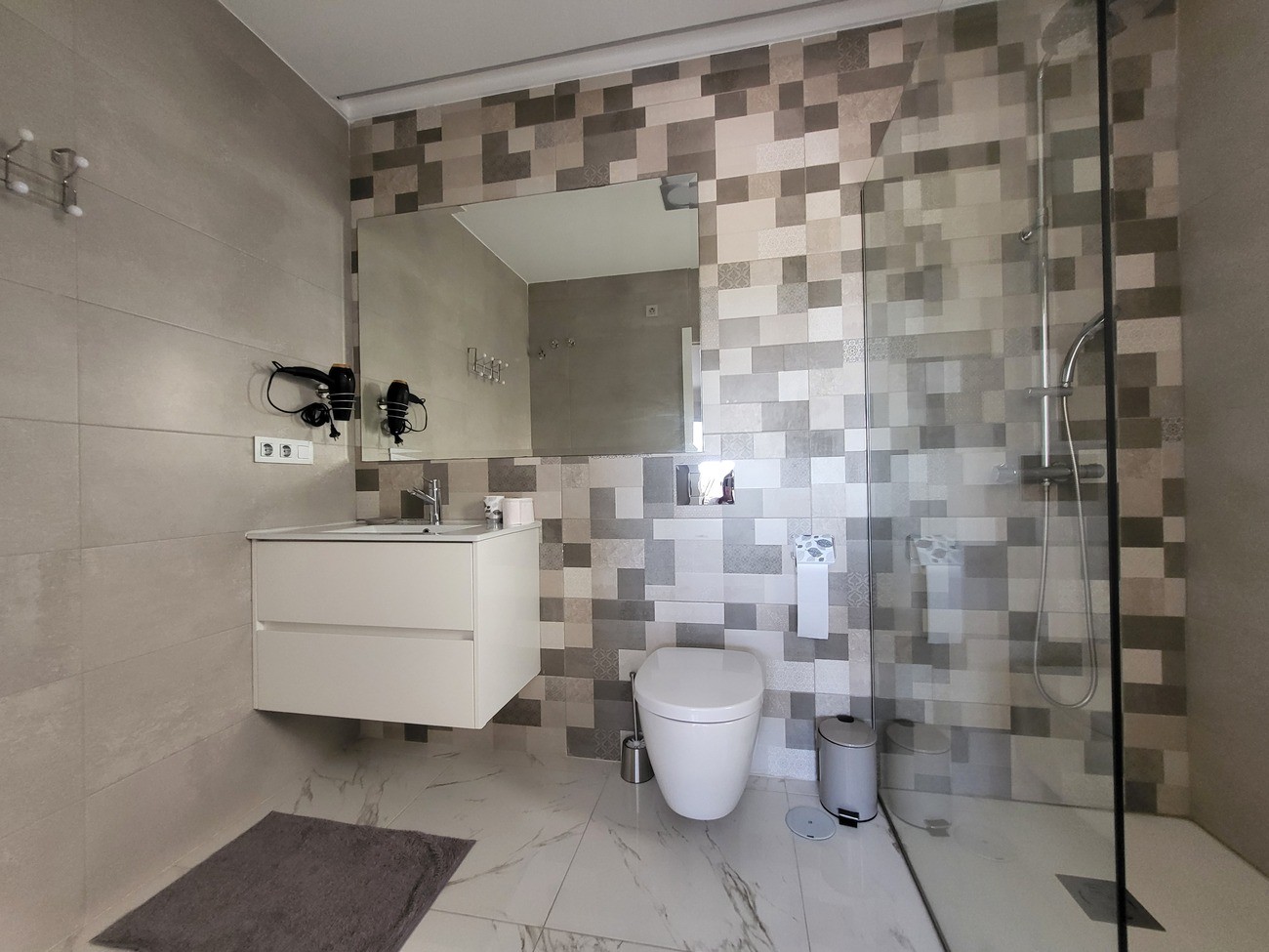 Master bedroom in villa for sale in Villamartin