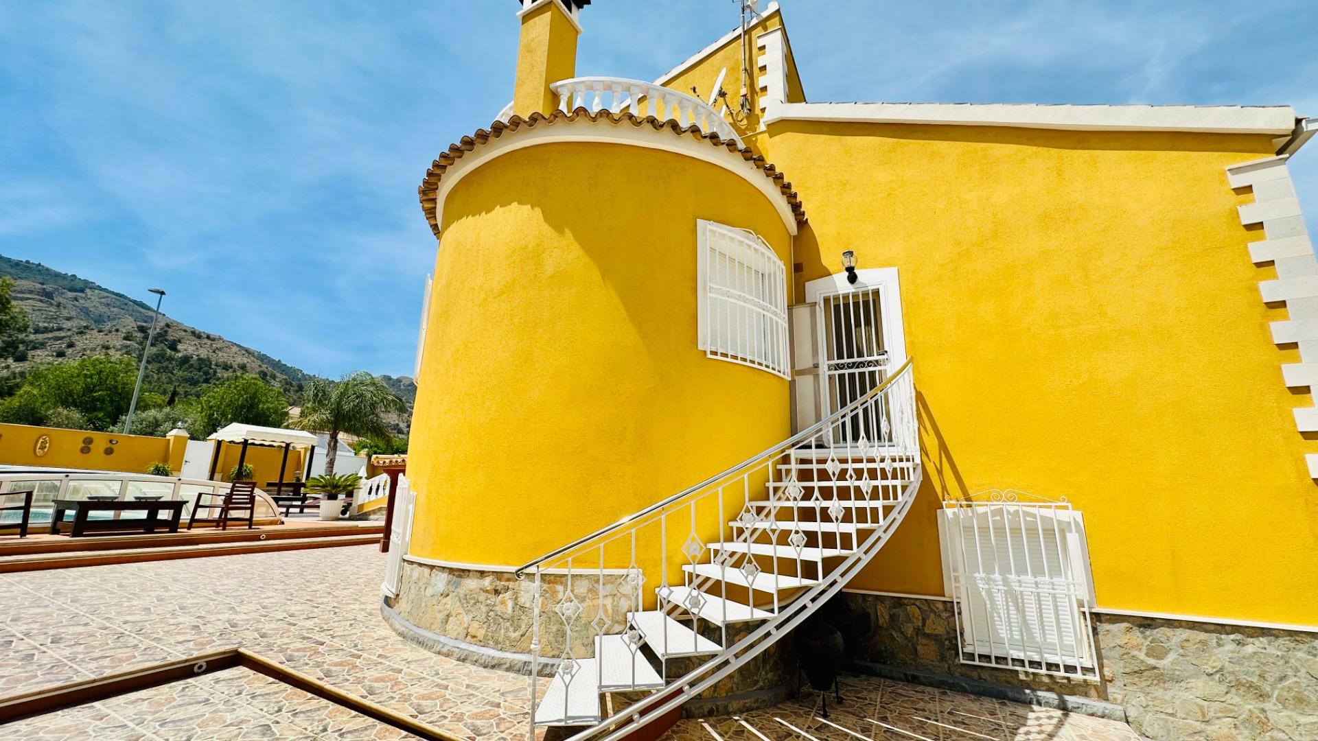 Terrace in villa for sale in Orihuela