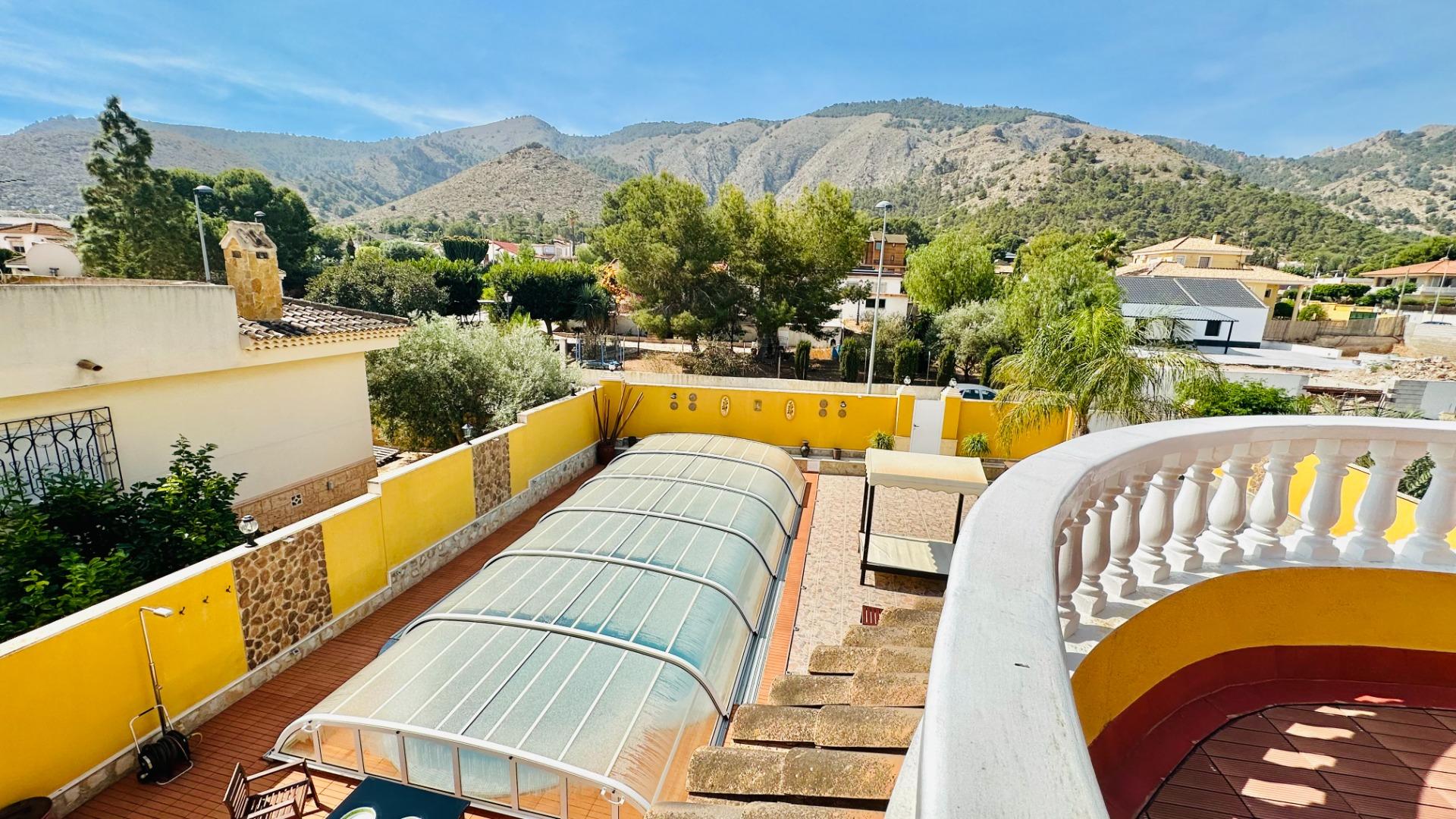 Master bedroom in villa for sale in Orihuela