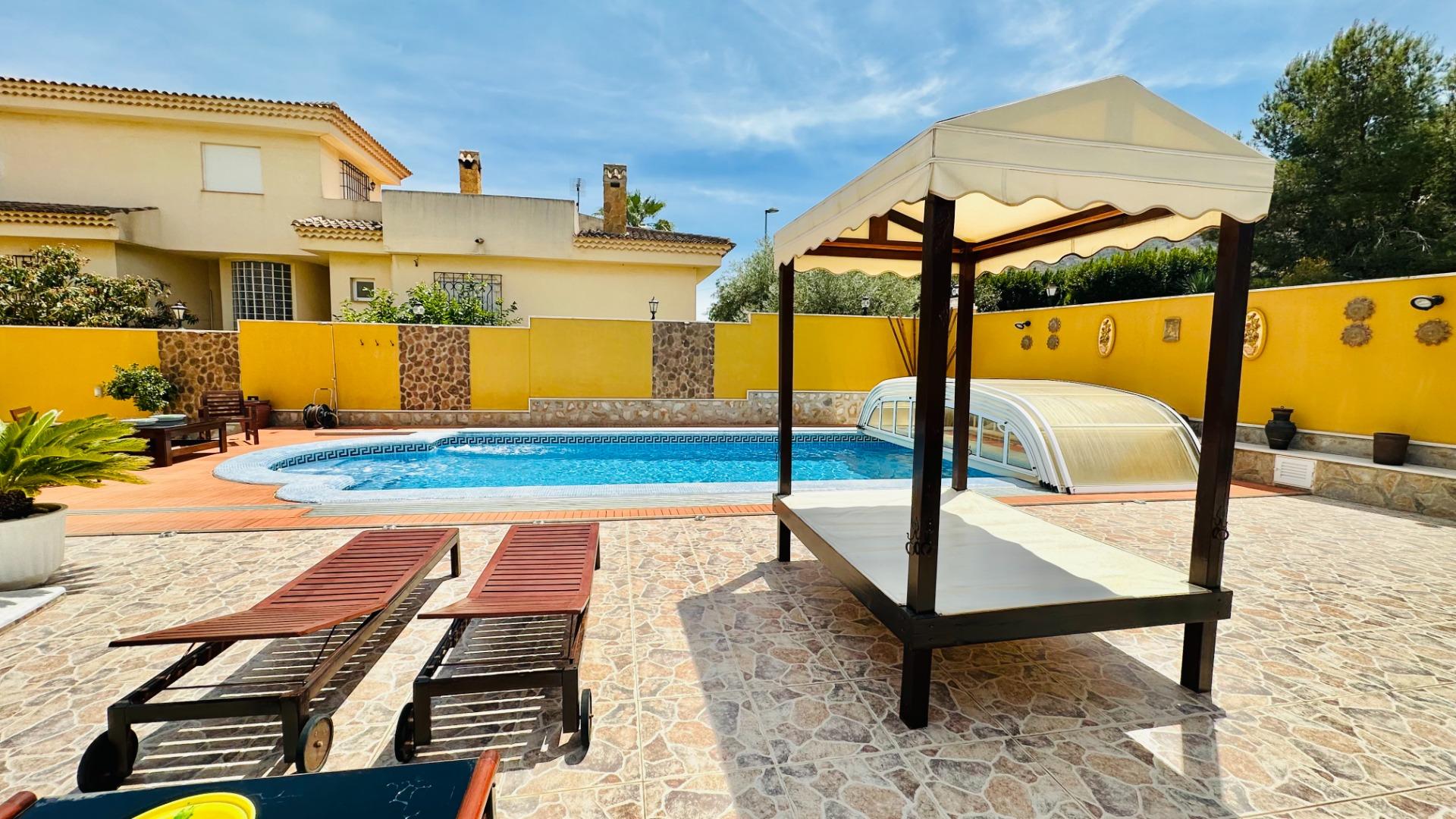 Dining area in villa for sale in Orihuela