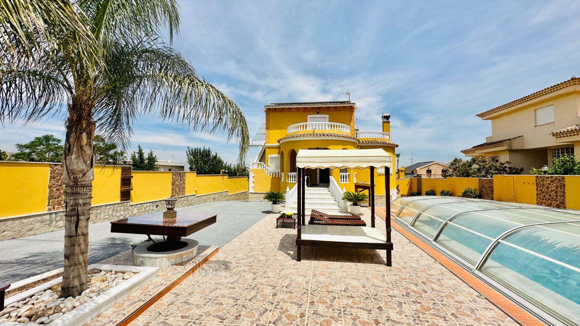 Bedroom in villa for sale in Orihuela