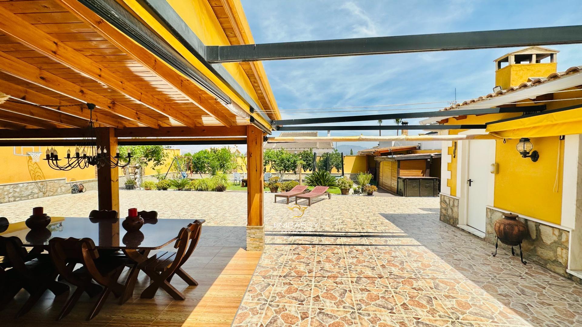 Terrace in villa for sale in Orihuela