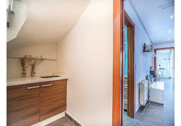 This lovely townhouse is situated in 100 metres from central Guardamar beach and has beautiful open
