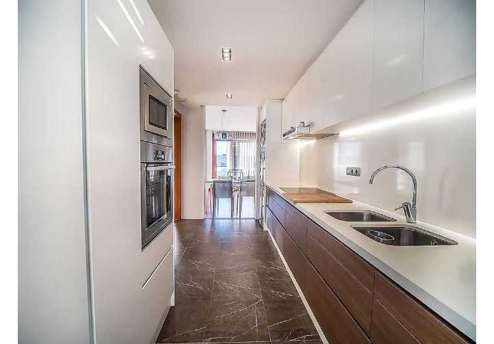 This lovely townhouse is situated in 100 metres from central Guardamar beach and has beautiful open