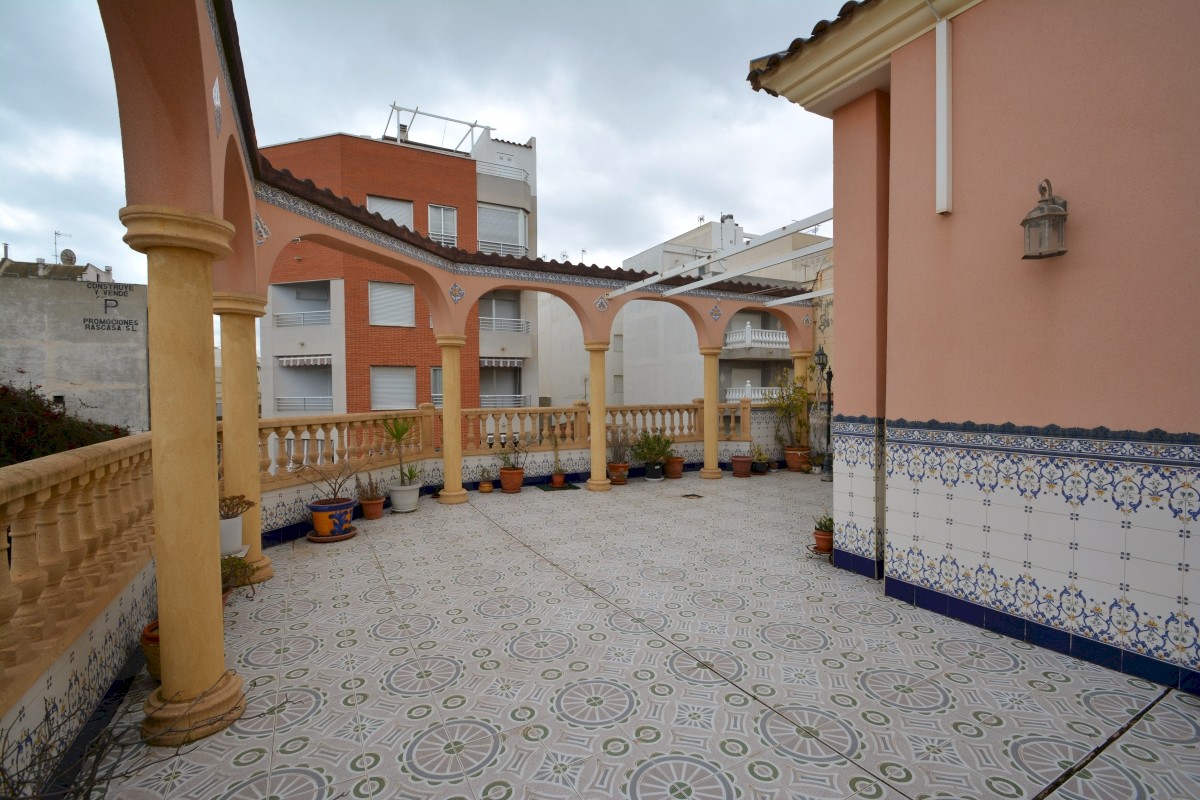 This property boasts 349 square meters spread across 2 floors, with provision for an additional 2 fl