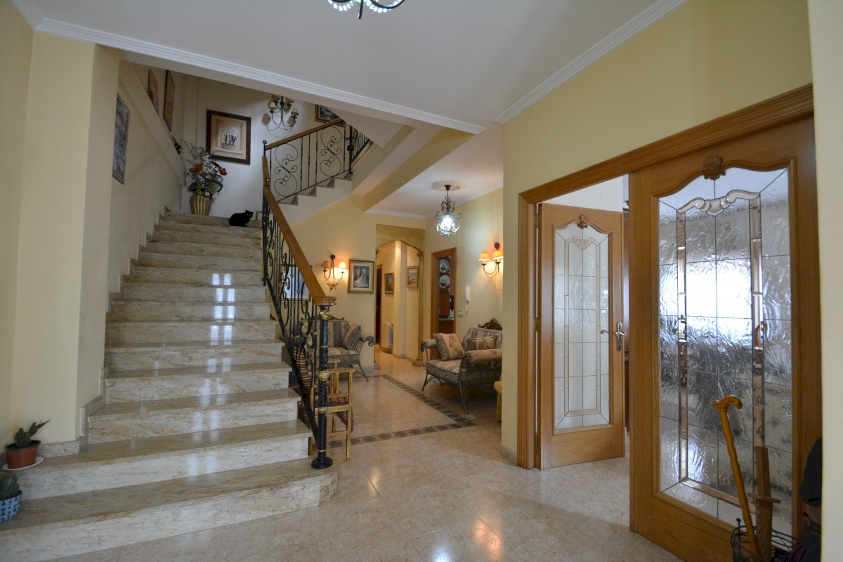Master bedroom in villa for sale in Guardamar del Segura