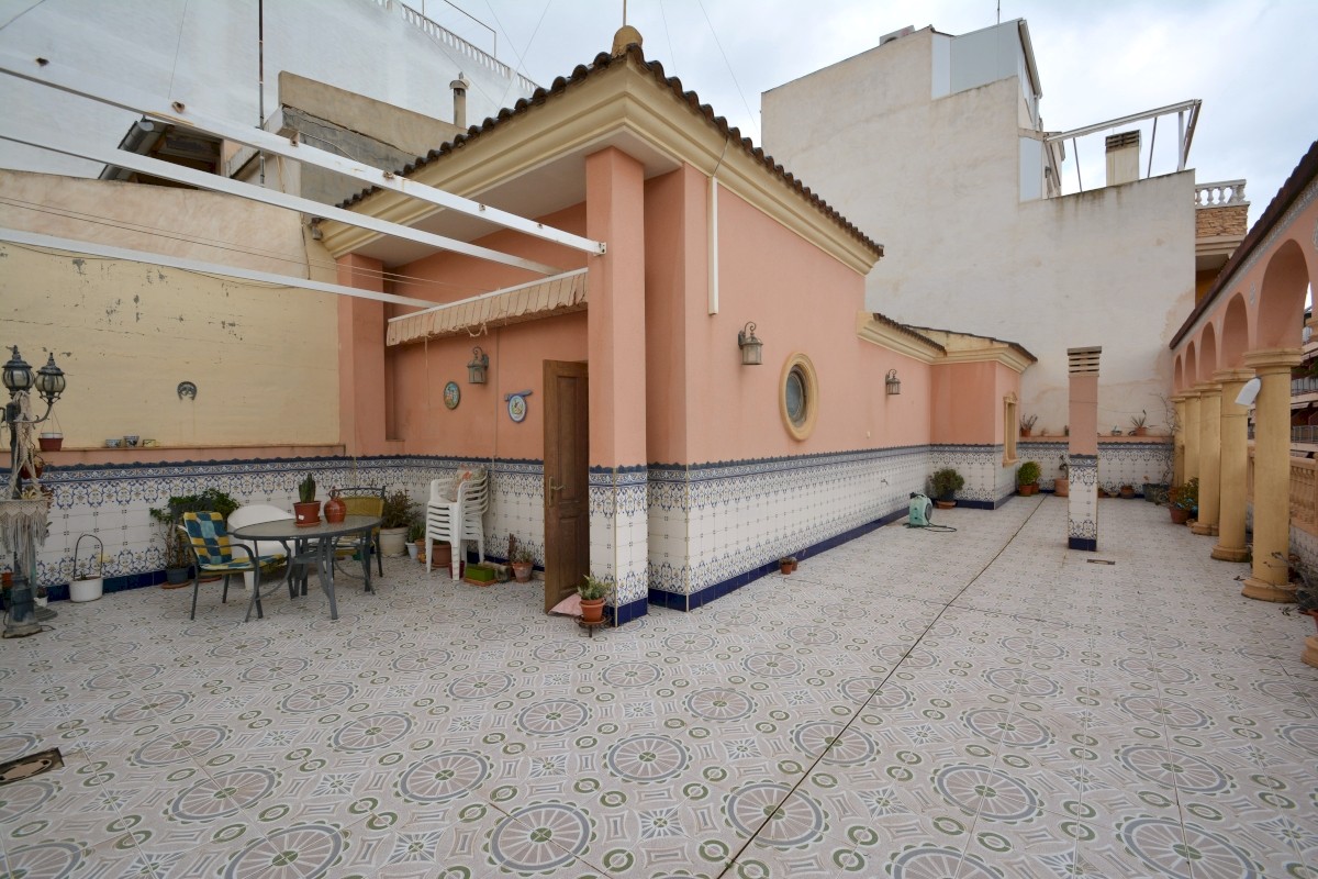 This property boasts 349 square meters spread across 2 floors, with provision for an additional 2 fl