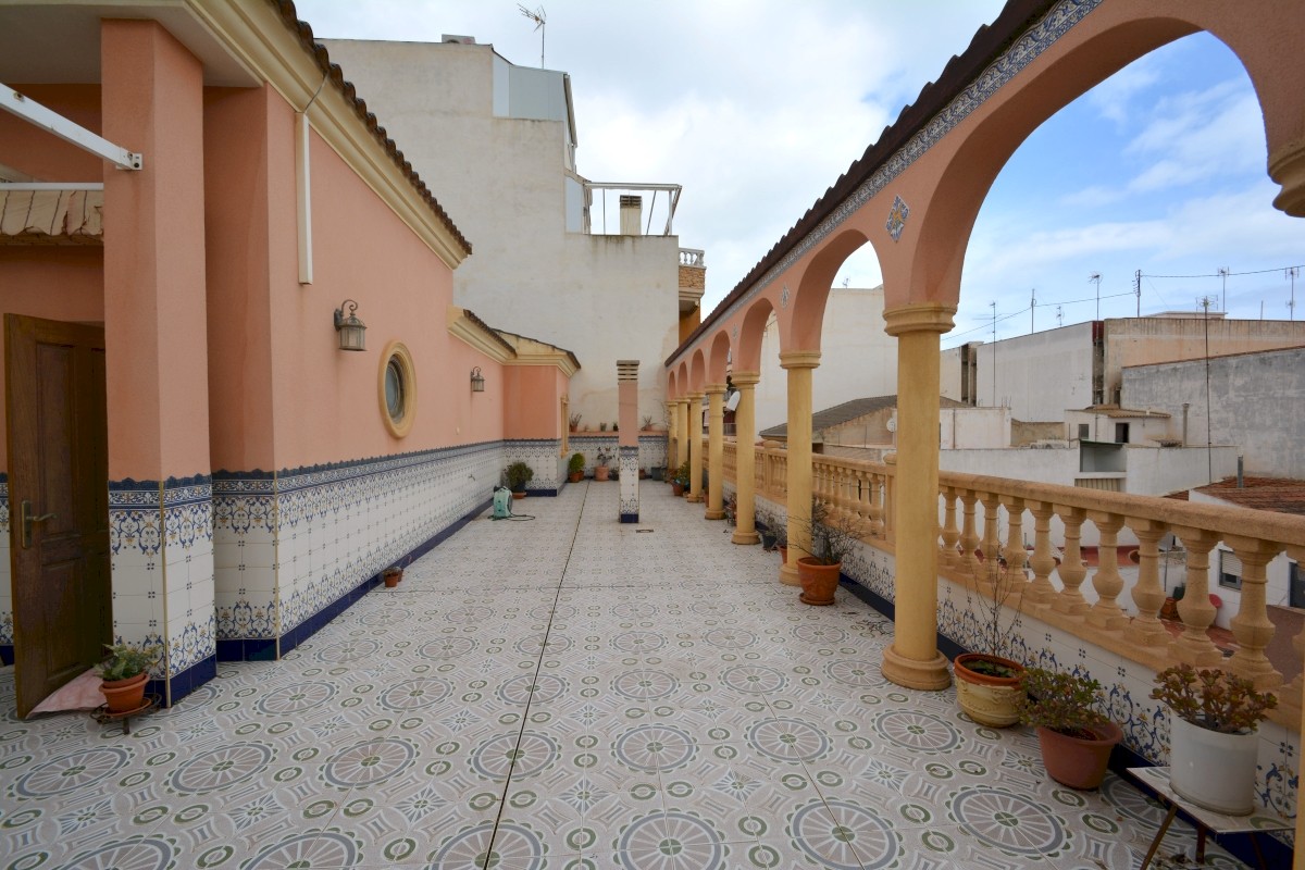 This property boasts 349 square meters spread across 2 floors, with provision for an additional 2 fl
