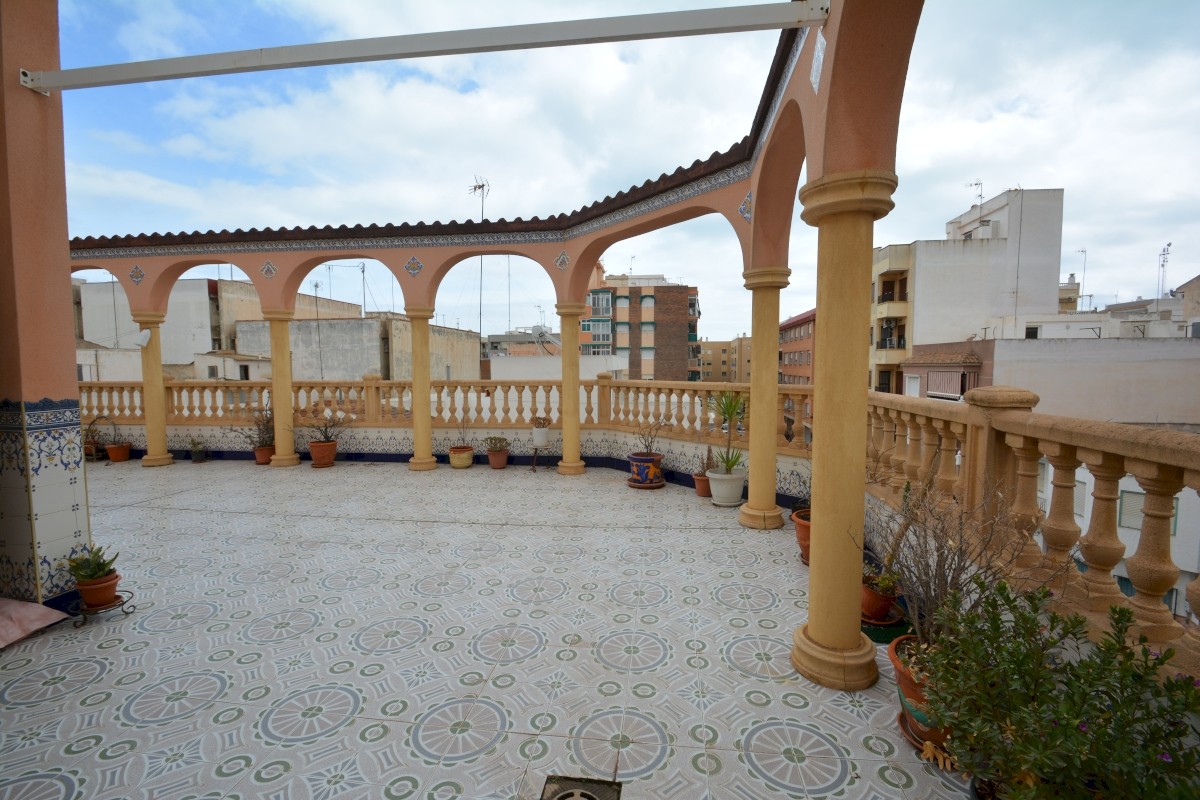 This property boasts 349 square meters spread across 2 floors, with provision for an additional 2 fl