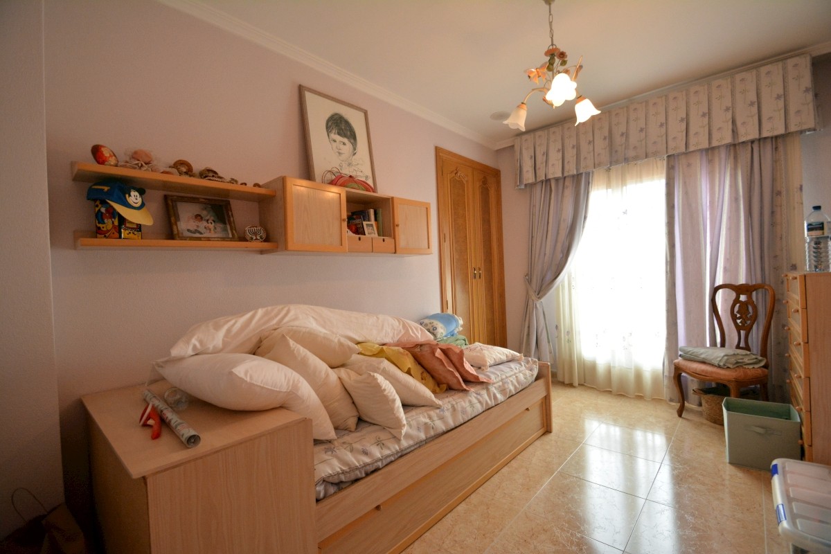 Terrace in villa for sale in Guardamar del Segura