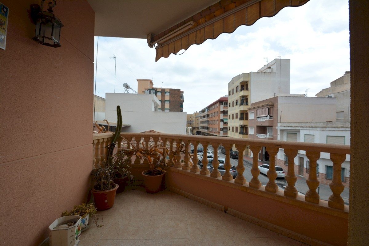 Bedroom in villa for sale in Guardamar del Segura