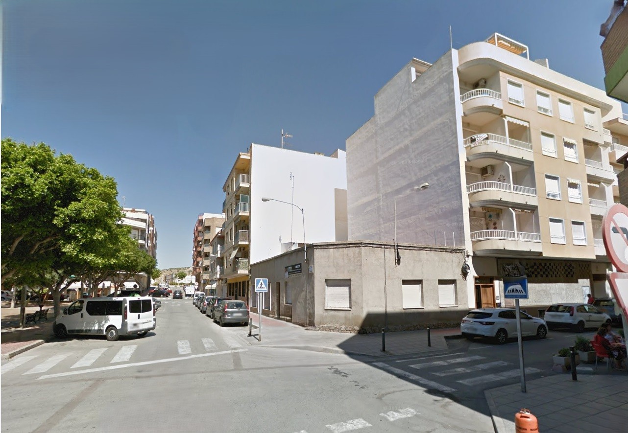 Typical Spanish property in the very centre of Guardamar del Segura, right in front of Mercadona squ