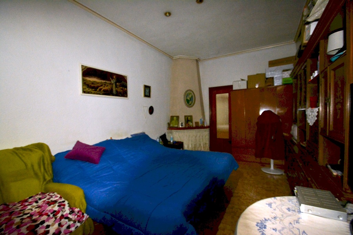 Typical Spanish property in the very centre of Guardamar del Segura, right in front of Mercadona squ