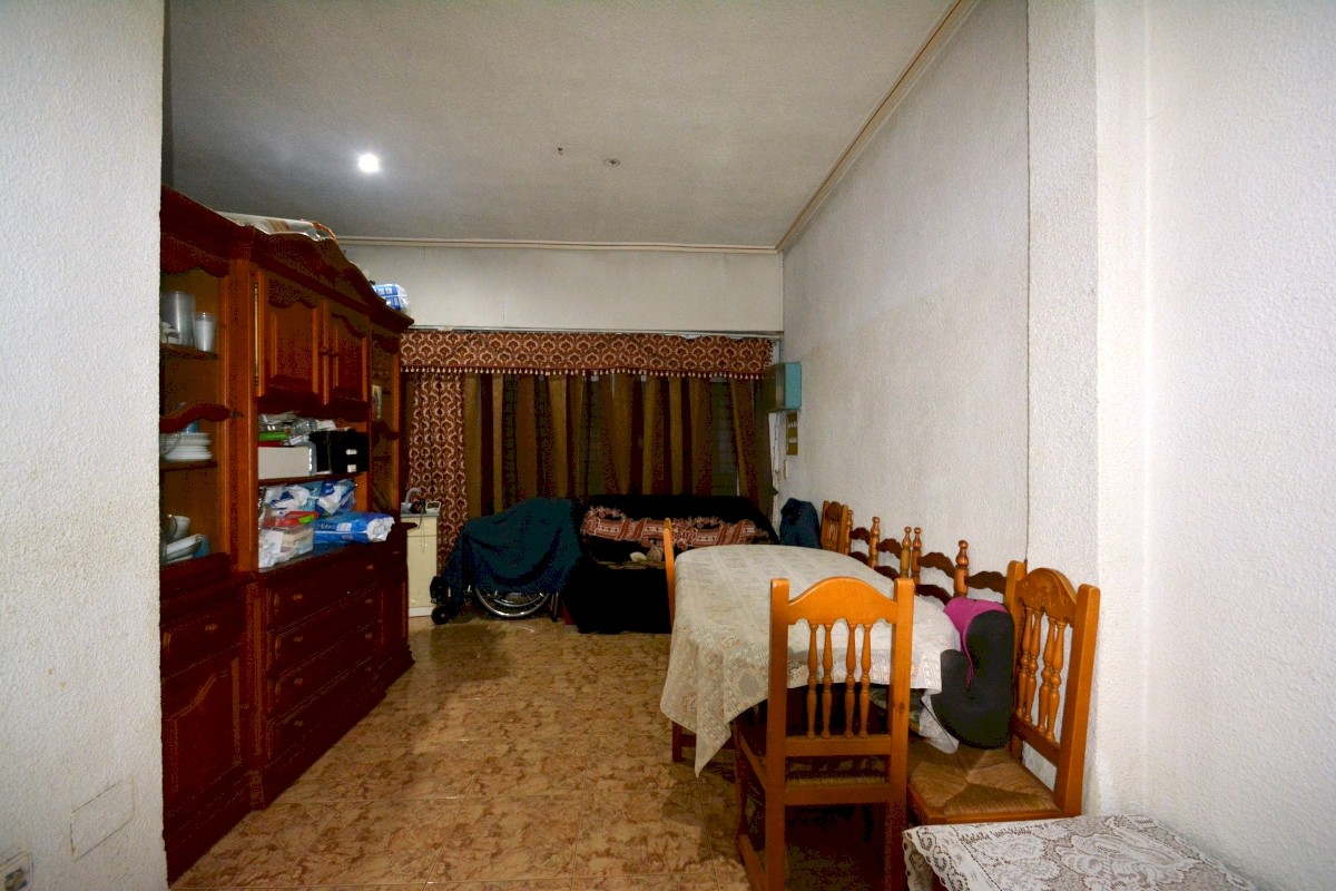 Typical Spanish property in the very centre of Guardamar del Segura, right in front of Mercadona squ