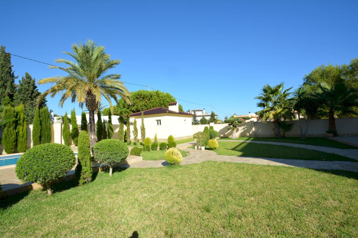 Terrace in villa for sale in Orihuela Costa
