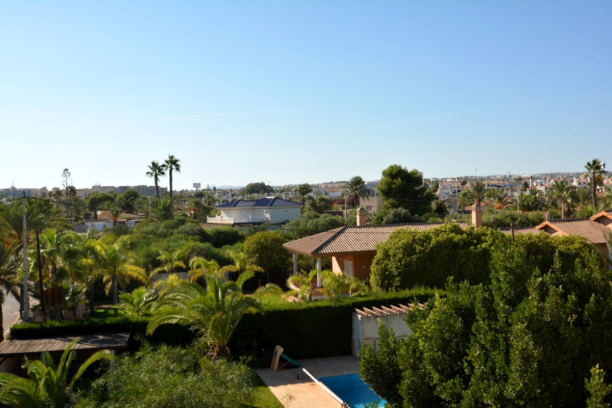 Bedroom in villa for sale in Orihuela Costa