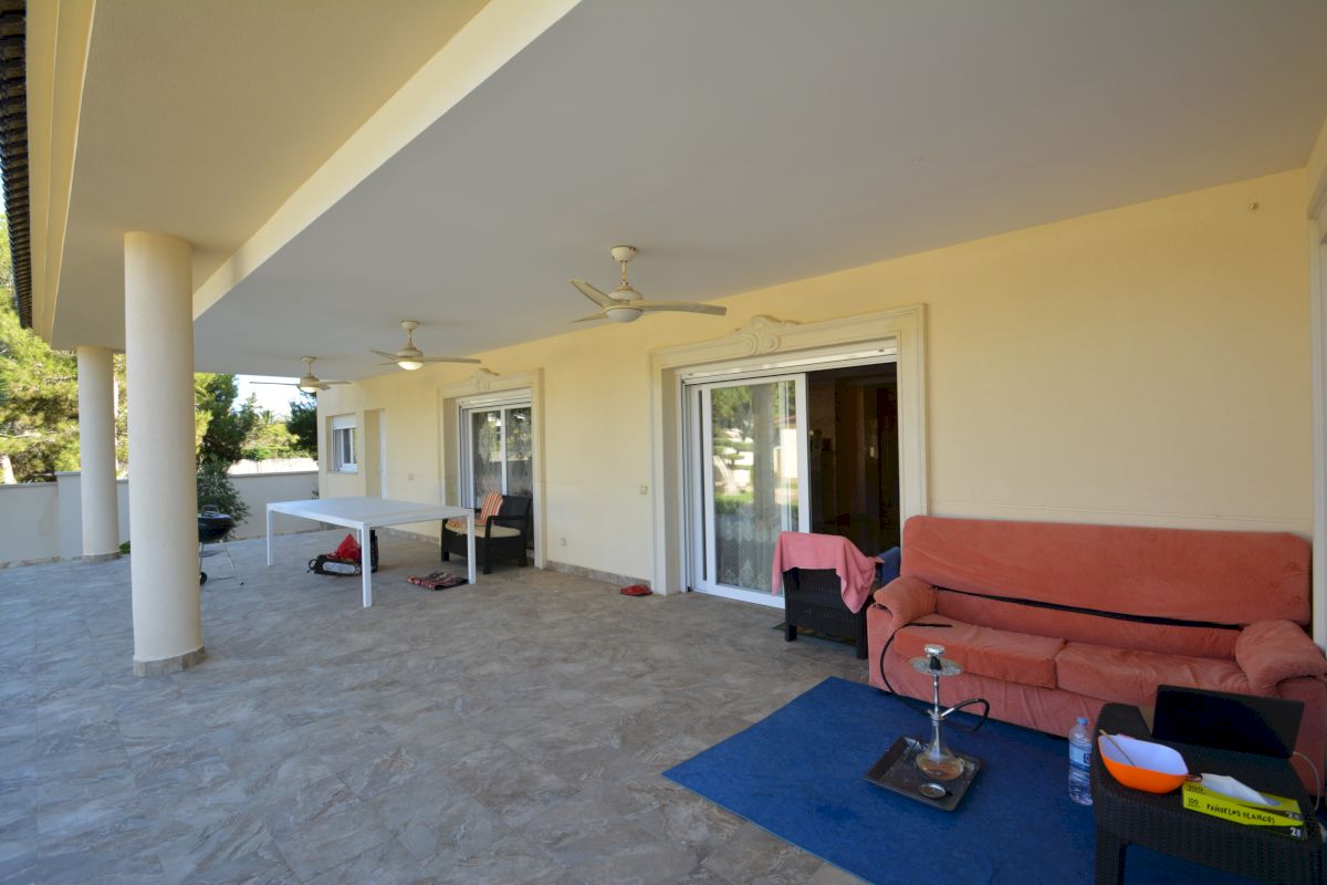 Kitchen in villa for sale in Orihuela Costa