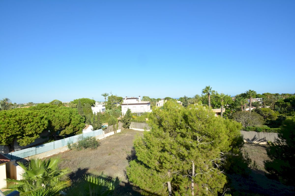 Bedroom in villa for sale in Orihuela Costa
