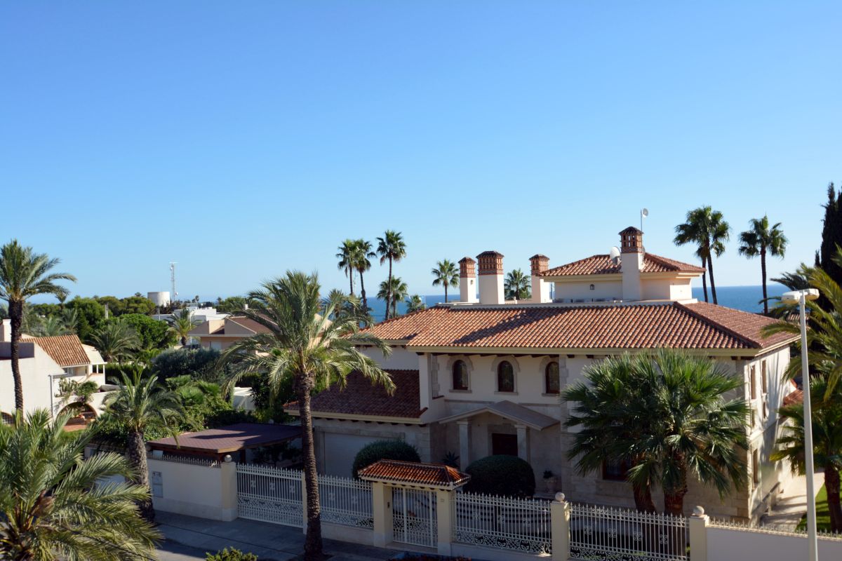 Bathroom in villa for sale in Orihuela Costa